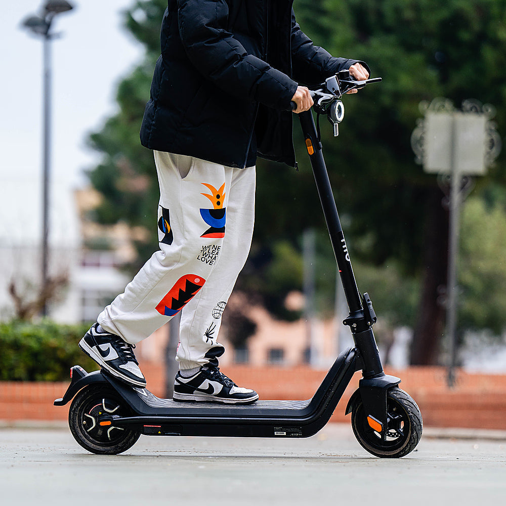 Niu- KQi3 Pro Foldable Electric Kick Scooter W/31 Mi Max Operating Range And 20 Mph Max Speed- Black