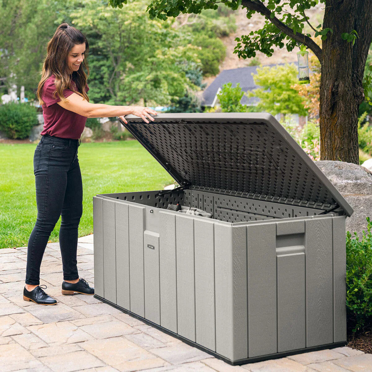 Lifetime 568 Litre Modern Outdoor Storage Deck Box Model 60384U