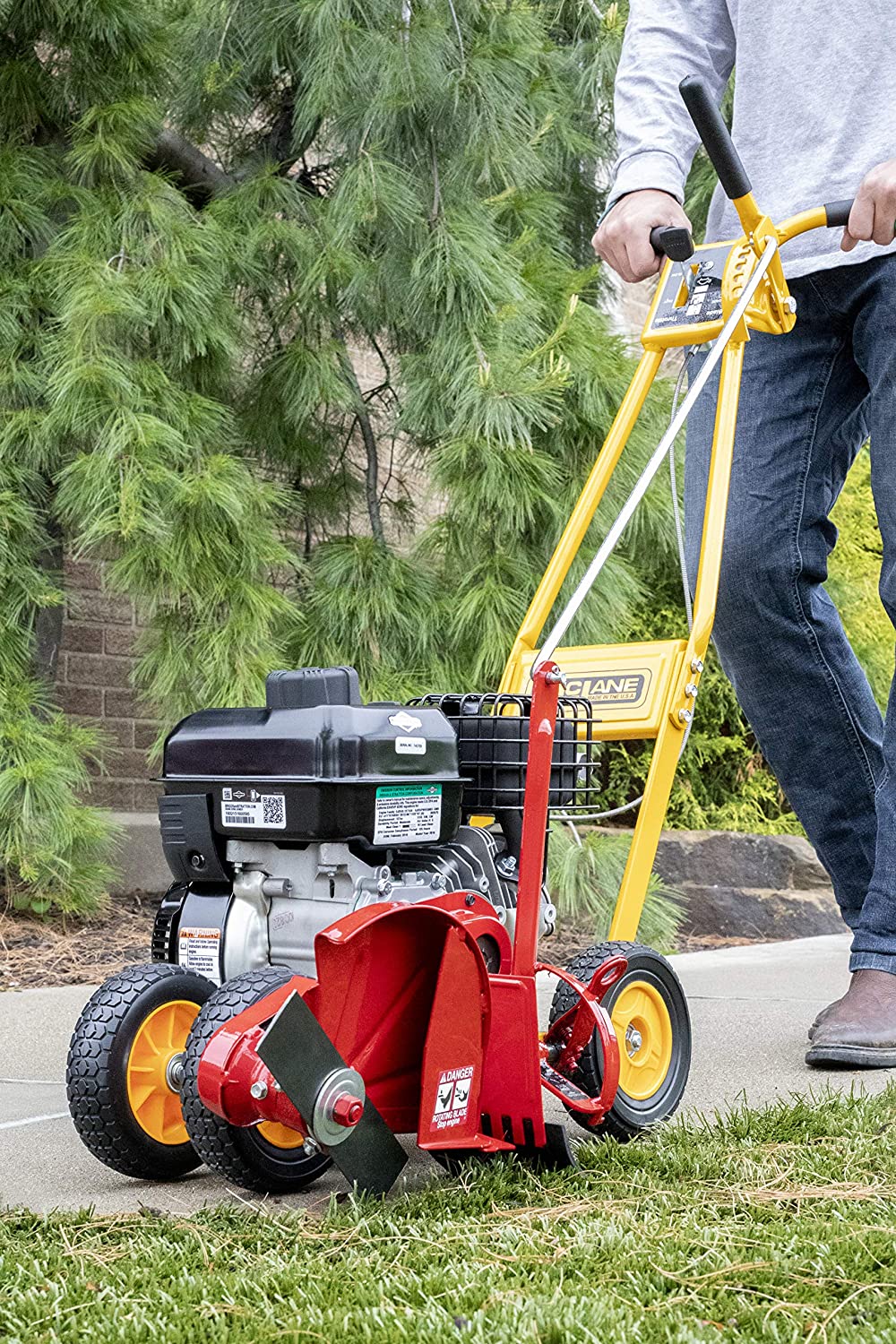101-5.5GT-7Gas Powered Lawn Edger, 5.50 Gross Torque/3.5 HP B And S Engine 7 In. Wheels