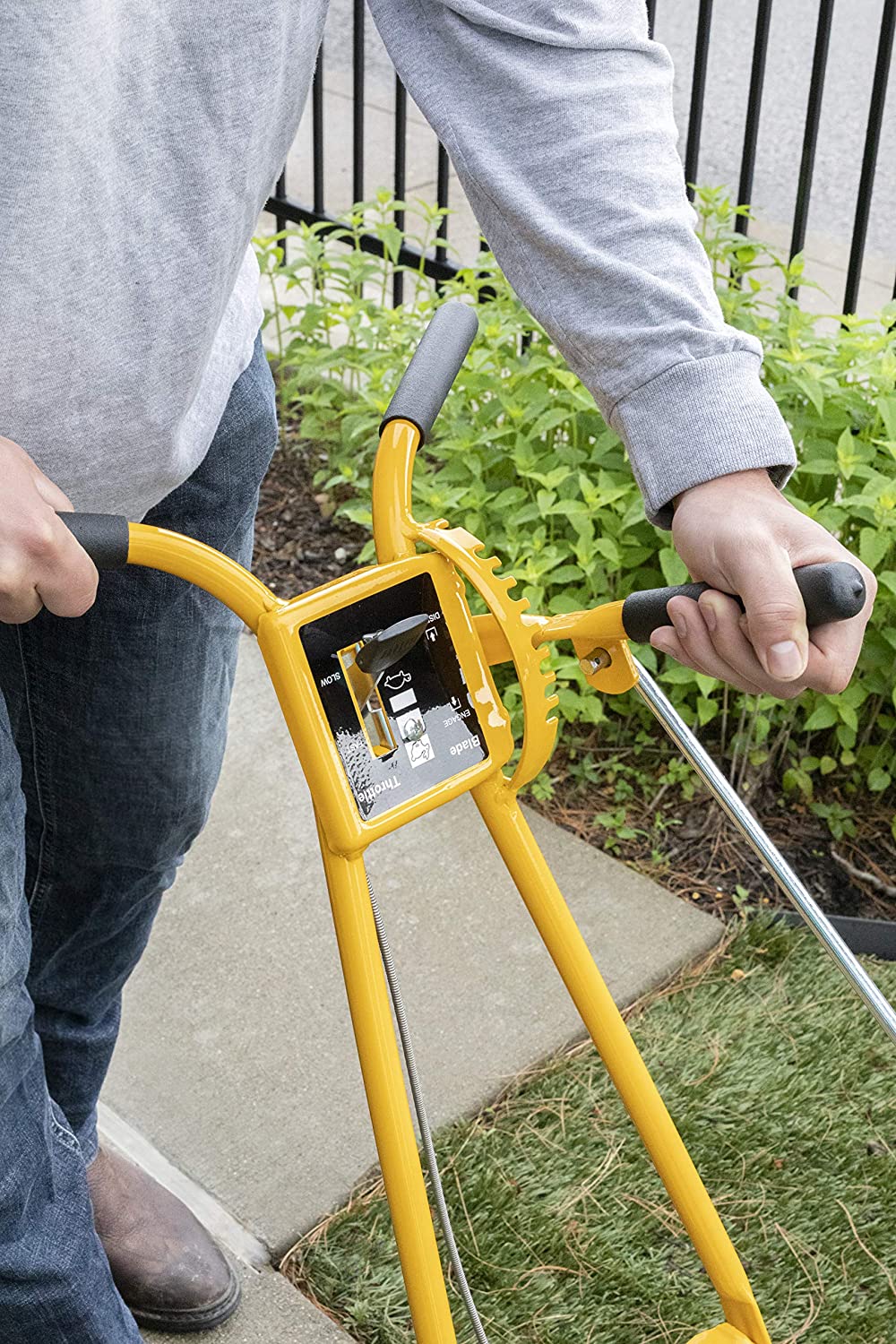101-5.5GT-7Gas Powered Lawn Edger, 5.50 Gross Torque/3.5 HP B And S Engine 7 In. Wheels